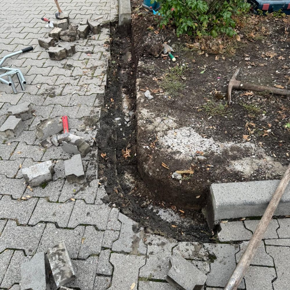 Vorbereitung für Randsteineinfassung – Pflasterarbeiten in Mannheim
