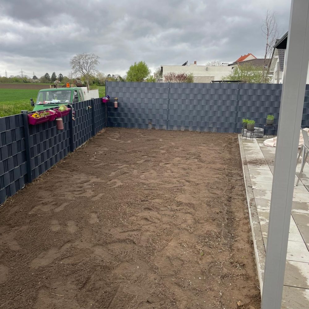 Vorbereitung Gartenfläche für Rollrasen und Pflanzarbeiten in Ludwigshafen